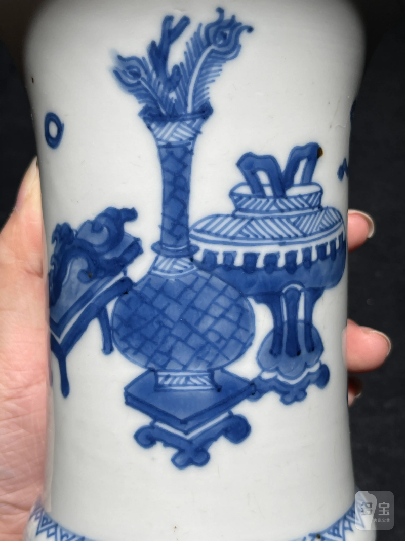 清康熙 青花博古纹笔筒 - 图7